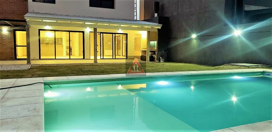 GREENVILLE 2 - CASA DE 3 DOR.CON PILETA Y ESCRITORIO -
