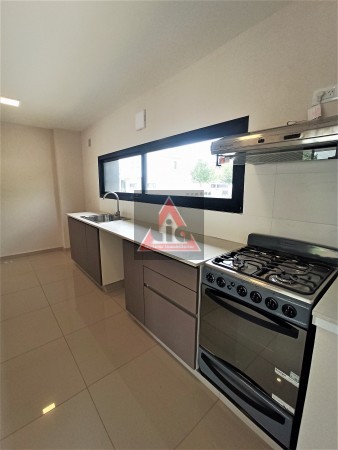 GREENVILLE 2 - CASA DE 3 DOR.CON PILETA Y ESCRITORIO -