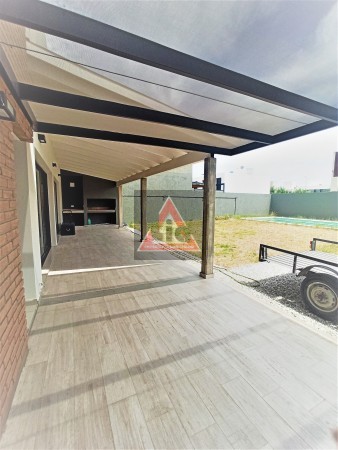 GREENVILLE 2 - CASA DE 3 DOR.CON PILETA Y ESCRITORIO -