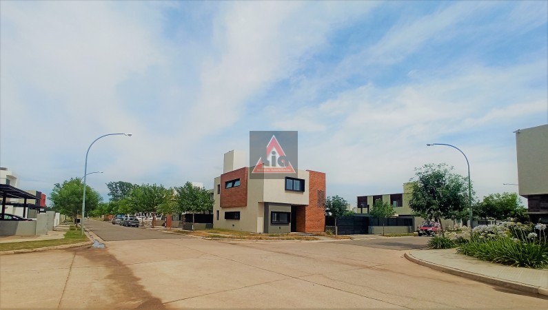 GREENVILLE 2 - CASA DE 3 DOR.CON PILETA Y ESCRITORIO -