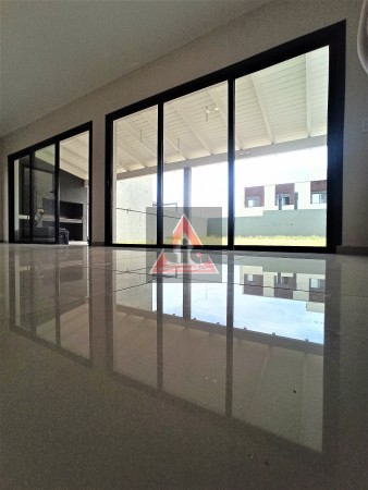 GREENVILLE 2 - CASA DE 3 DOR.CON PILETA Y ESCRITORIO -