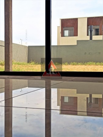 GREENVILLE 2 - CASA DE 3 DOR.CON PILETA Y ESCRITORIO -