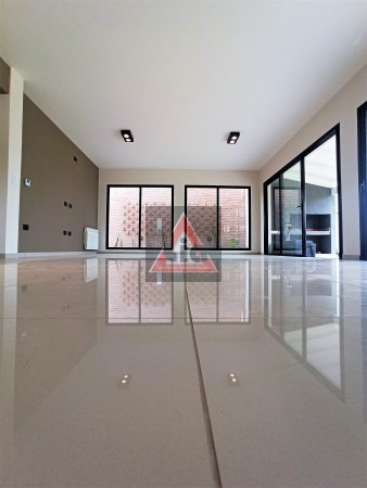 GREENVILLE 2 - CASA DE 3 DOR.CON PILETA Y ESCRITORIO -