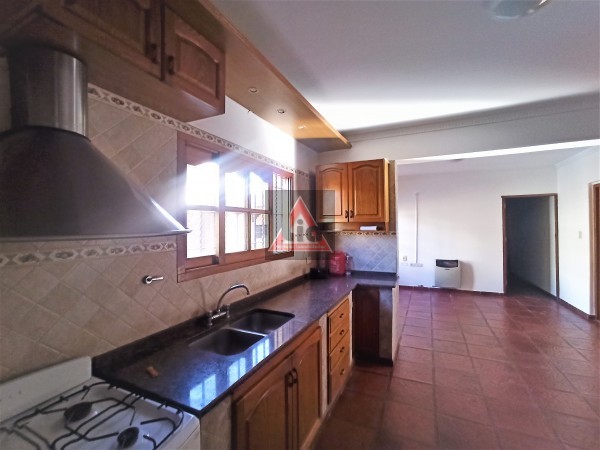 VIVI SEGURO EN TEJAS DEL SUR, CON LA CALIDEZ DE ESTA CASA CON PILETA..