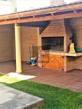 TEJAS DEL SUR - CASA 4 DORMITORIOS C/PILETA -