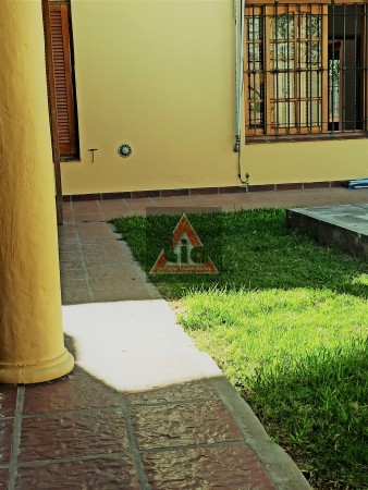 TEJAS DEL SUR - CASA 4 DORMITORIOS C/PILETA -