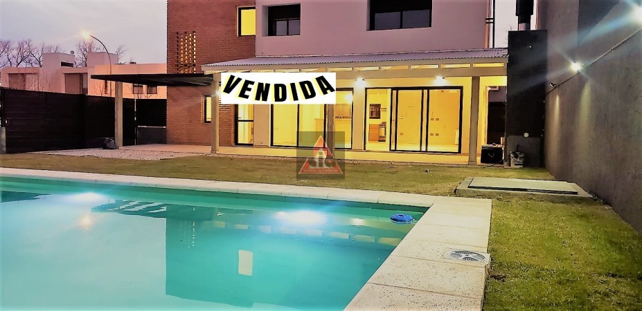 GREENVILLE 2 - CASA DE 3 DOR.CON PILETA Y ESCRITORIO -