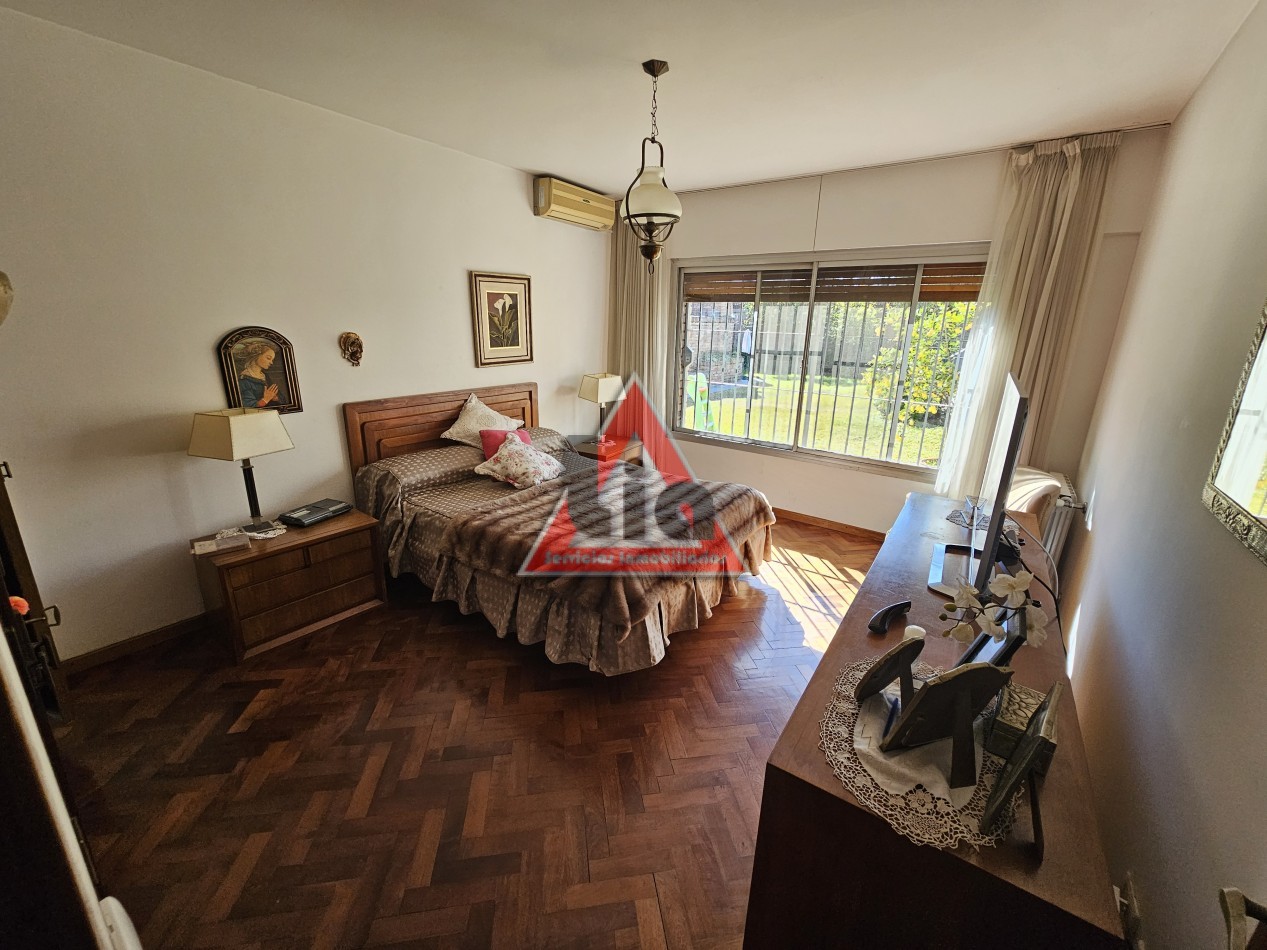 CASA USO COMERCIAL SOBRE AVENIDA RICHIERI / 561M2 TERRENO / 272m2 cubiertos