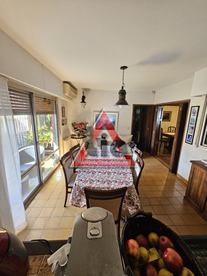 CASA USO COMERCIAL SOBRE AVENIDA RICHIERI / 561M2 TERRENO / 272m2 cubiertos