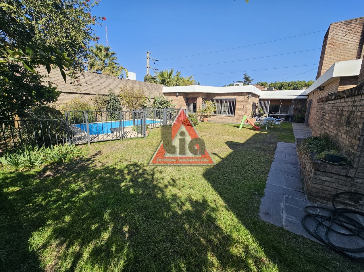 CASA USO COMERCIAL SOBRE AVENIDA RICHIERI / 561M2 TERRENO / 272m2 cubiertos
