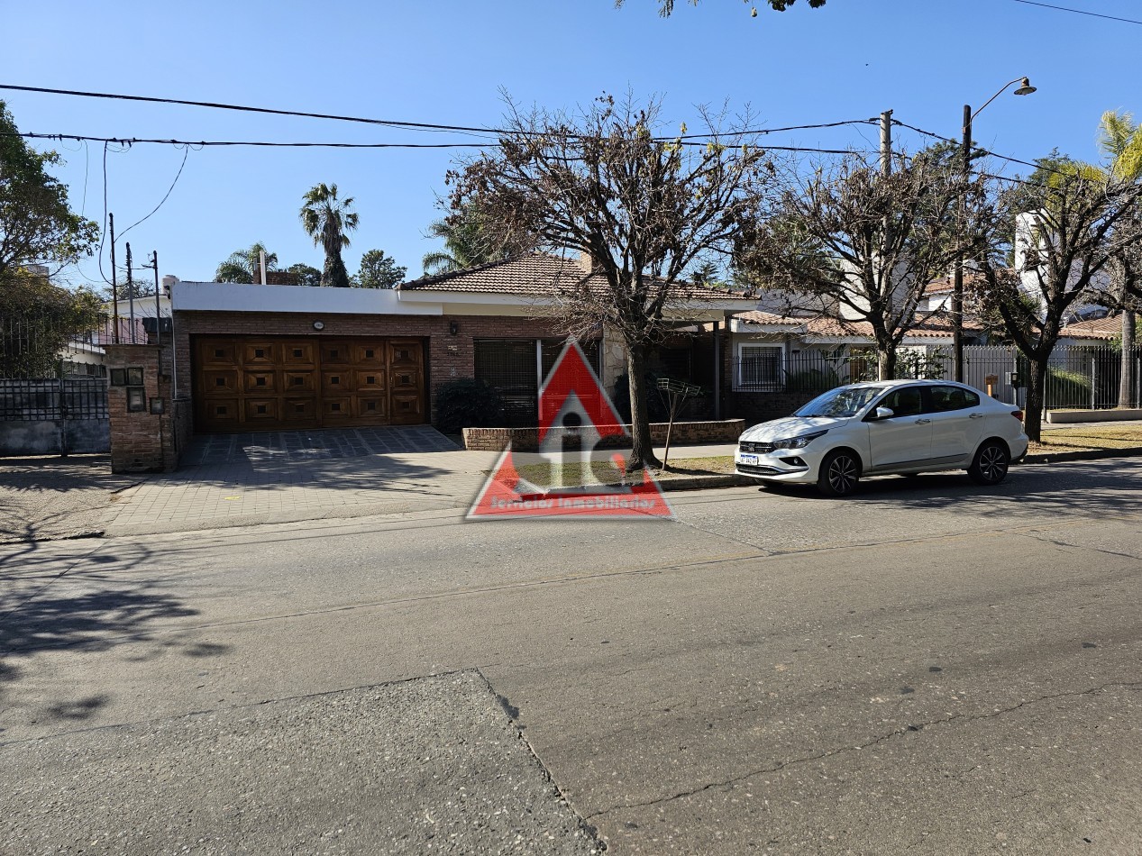 CASA USO COMERCIAL SOBRE AVENIDA RICHIERI / 561M2 TERRENO / 272m2 cubiertos