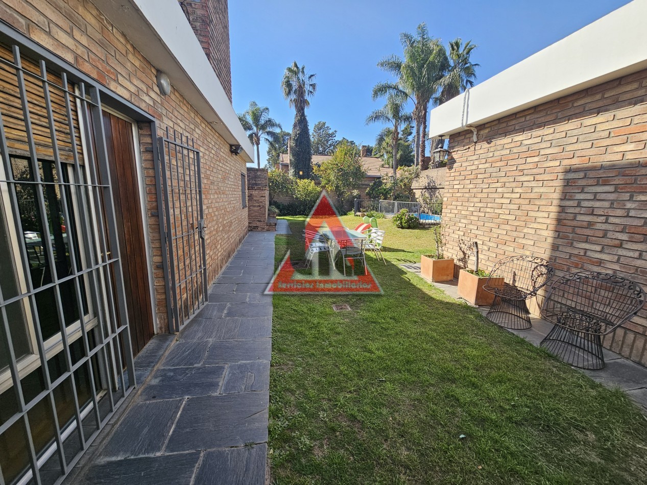 CASA USO COMERCIAL SOBRE AVENIDA RICHIERI / 561M2 TERRENO / 272m2 cubiertos
