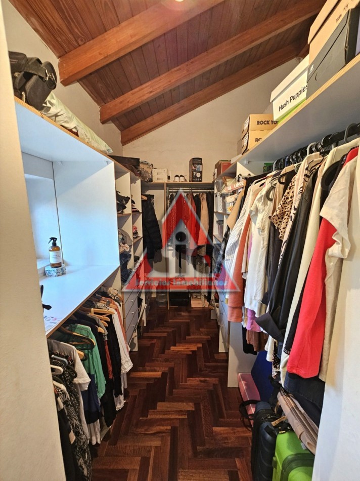 CAÑITAS - MODERNA CASA CON PILETA- DOS PLANTAS
