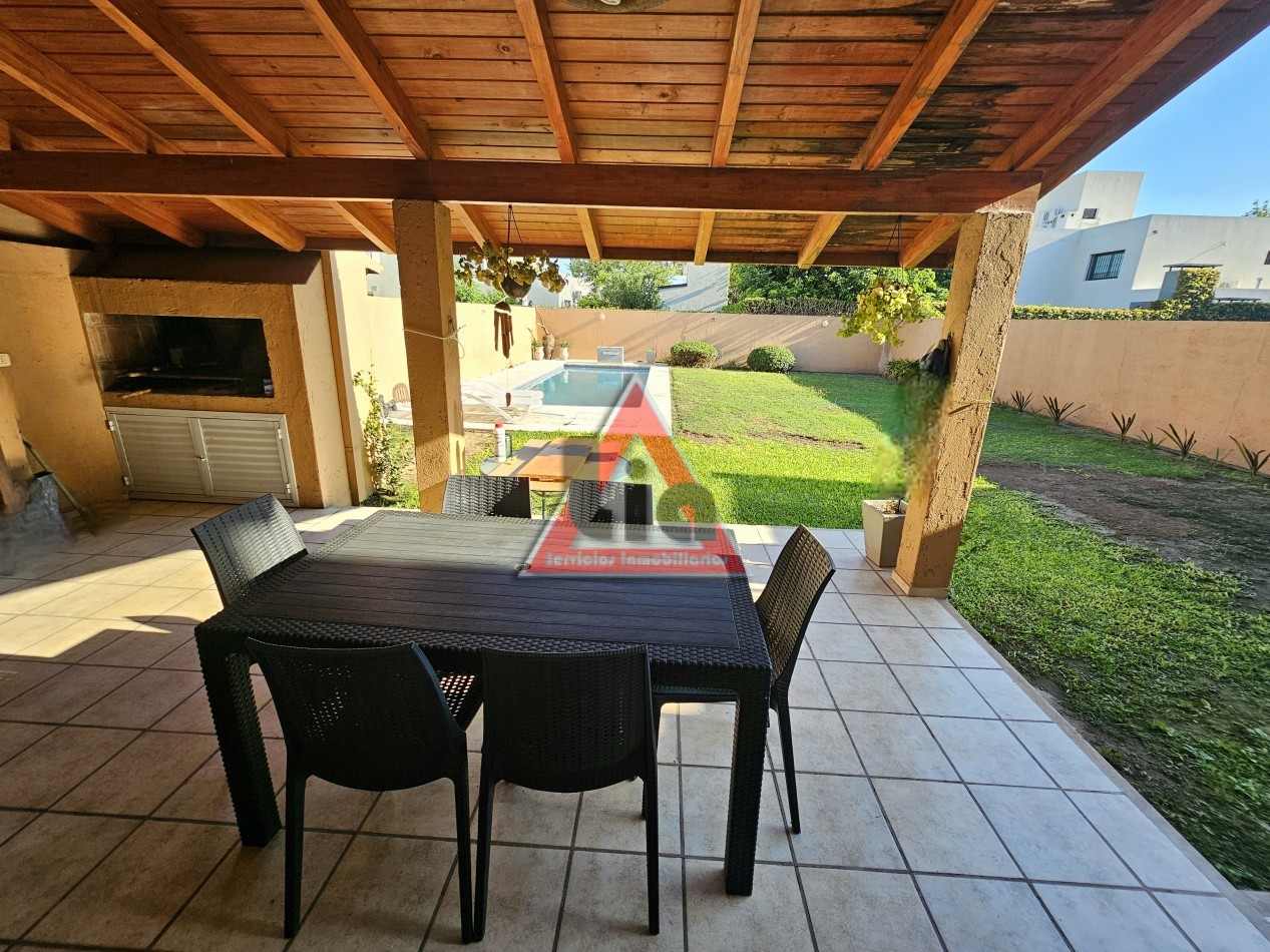 CAÑITAS - MODERNA CASA CON PILETA- DOS PLANTAS