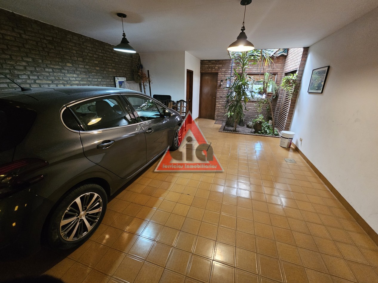 CASA USO COMERCIAL SOBRE AVENIDA RICHIERI / 561M2 TERRENO / 272m2 cubiertos