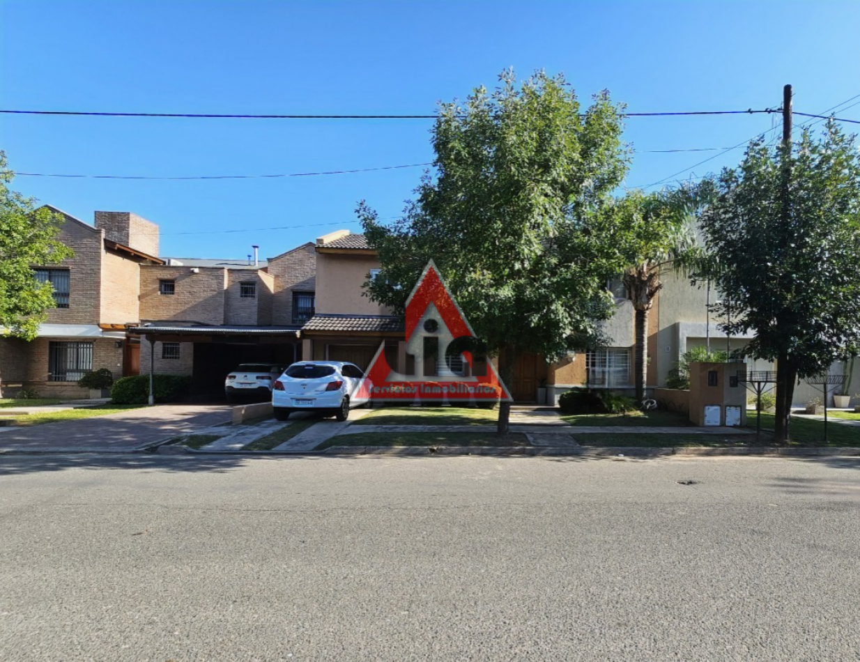 CAÑITAS - MODERNA CASA CON PILETA- DOS PLANTAS