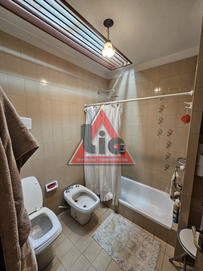 CASA USO COMERCIAL SOBRE AVENIDA RICHIERI / 561M2 TERRENO / 272m2 cubiertos