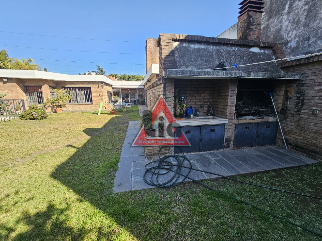 CASA USO COMERCIAL SOBRE AVENIDA RICHIERI / 561M2 TERRENO / 272m2 cubiertos