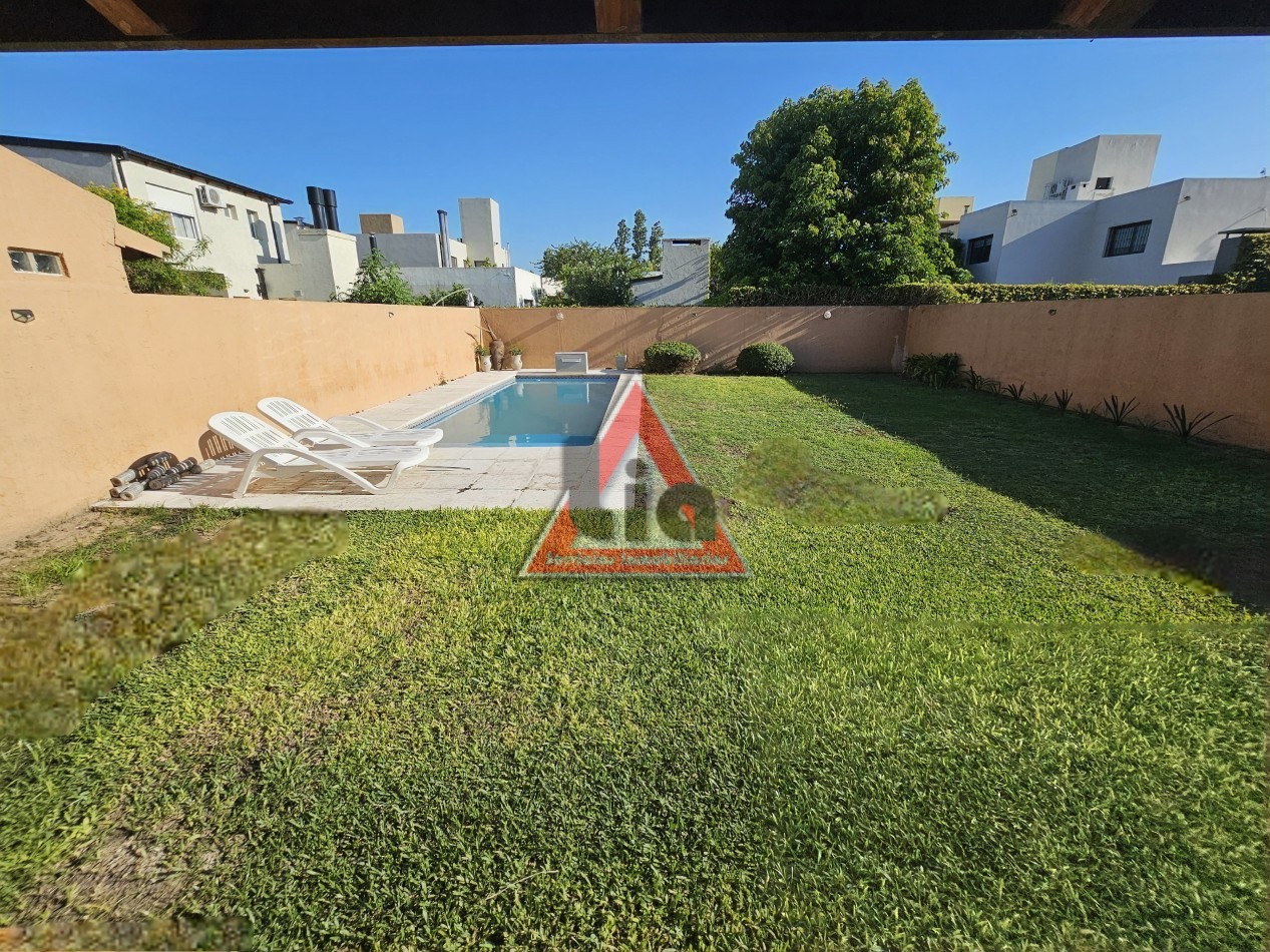 CAÑITAS - MODERNA CASA CON PILETA- DOS PLANTAS