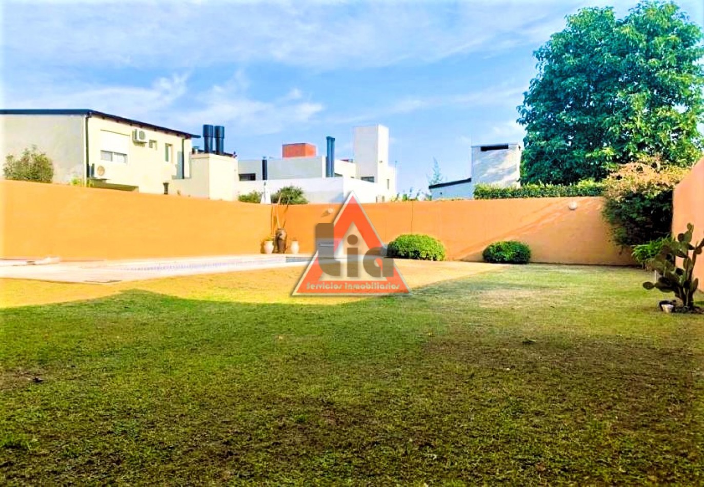 CAÑITAS - MODERNA CASA CON PILETA- DOS PLANTAS