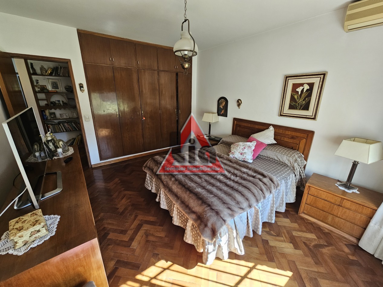CASA USO COMERCIAL SOBRE AVENIDA RICHIERI / 561M2 TERRENO / 272m2 cubiertos