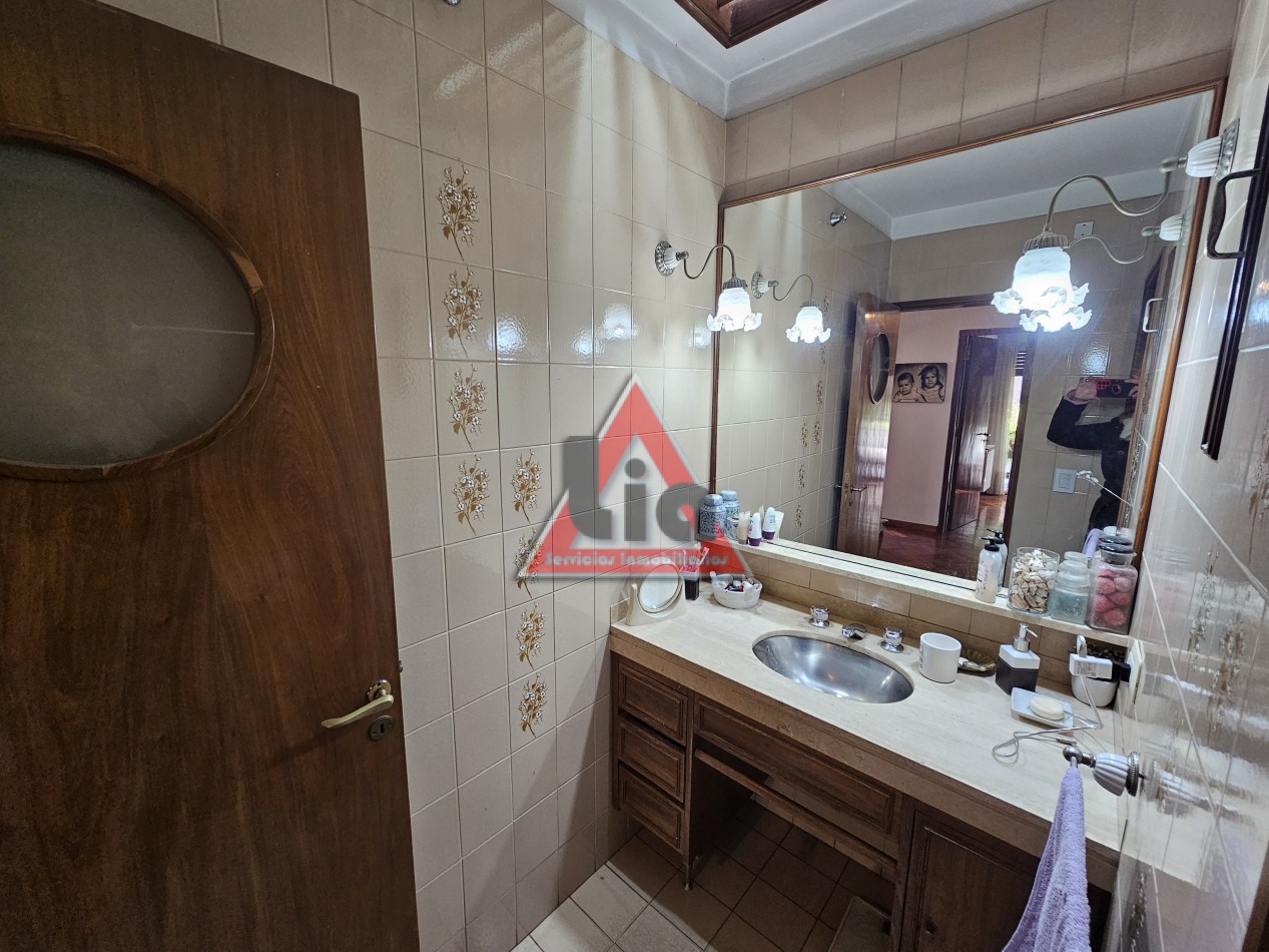 CASA USO COMERCIAL SOBRE AVENIDA RICHIERI / 561M2 TERRENO / 272m2 cubiertos
