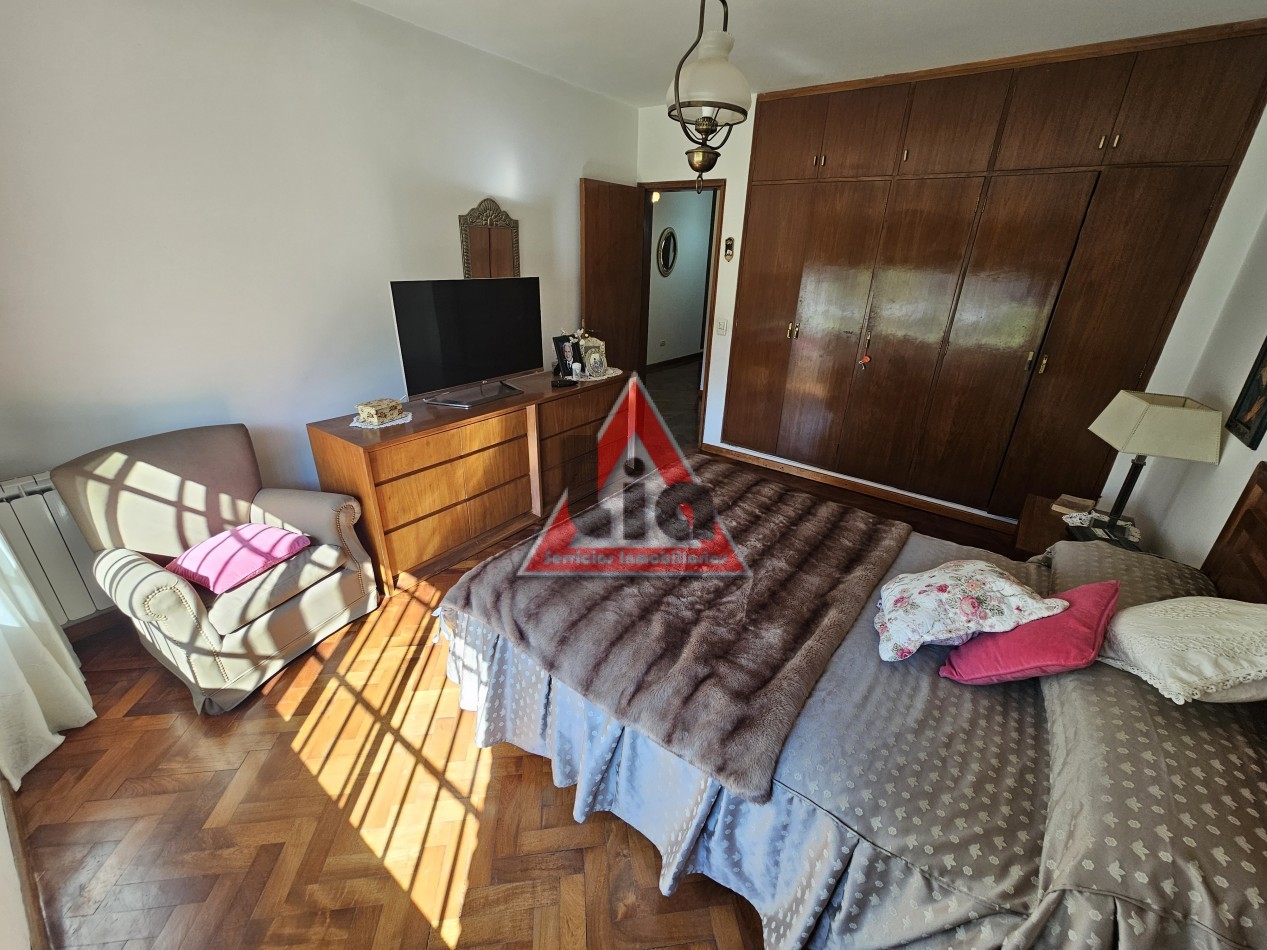 CASA USO COMERCIAL SOBRE AVENIDA RICHIERI / 561M2 TERRENO / 272m2 cubiertos