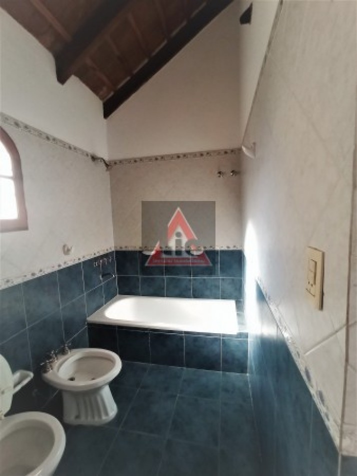 RERETASADA!!!! - CASA 4 DORMIS C/PILETA AL PRECIO DE UN DUPLEX!!