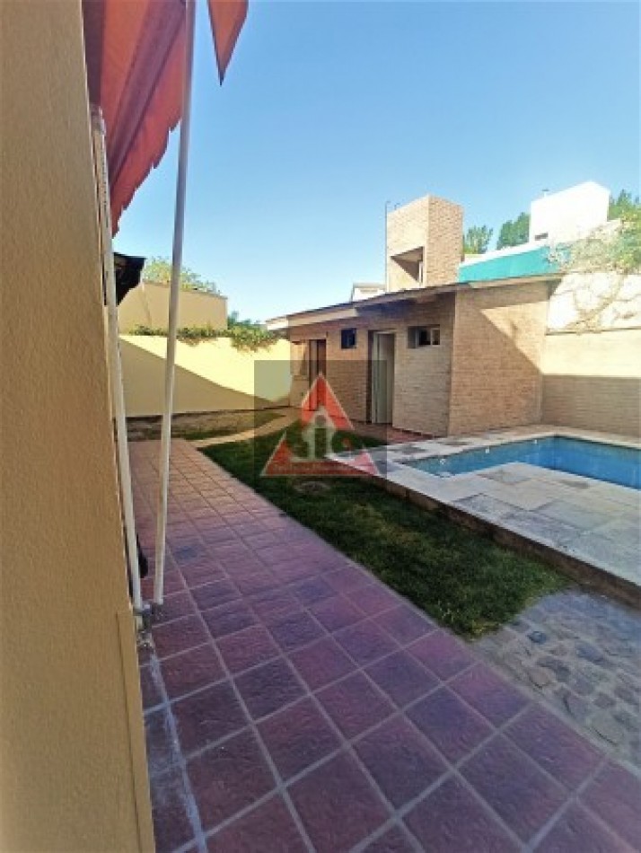 RERETASADA!!!! - CASA 4 DORMIS C/PILETA AL PRECIO DE UN DUPLEX!!