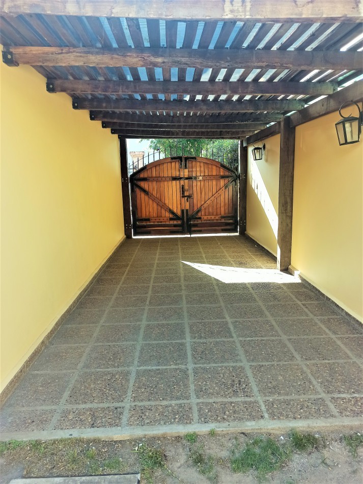 CASA 4 DORM | 360 m² | SEGURIDAD | TEJAS DEL SUR.