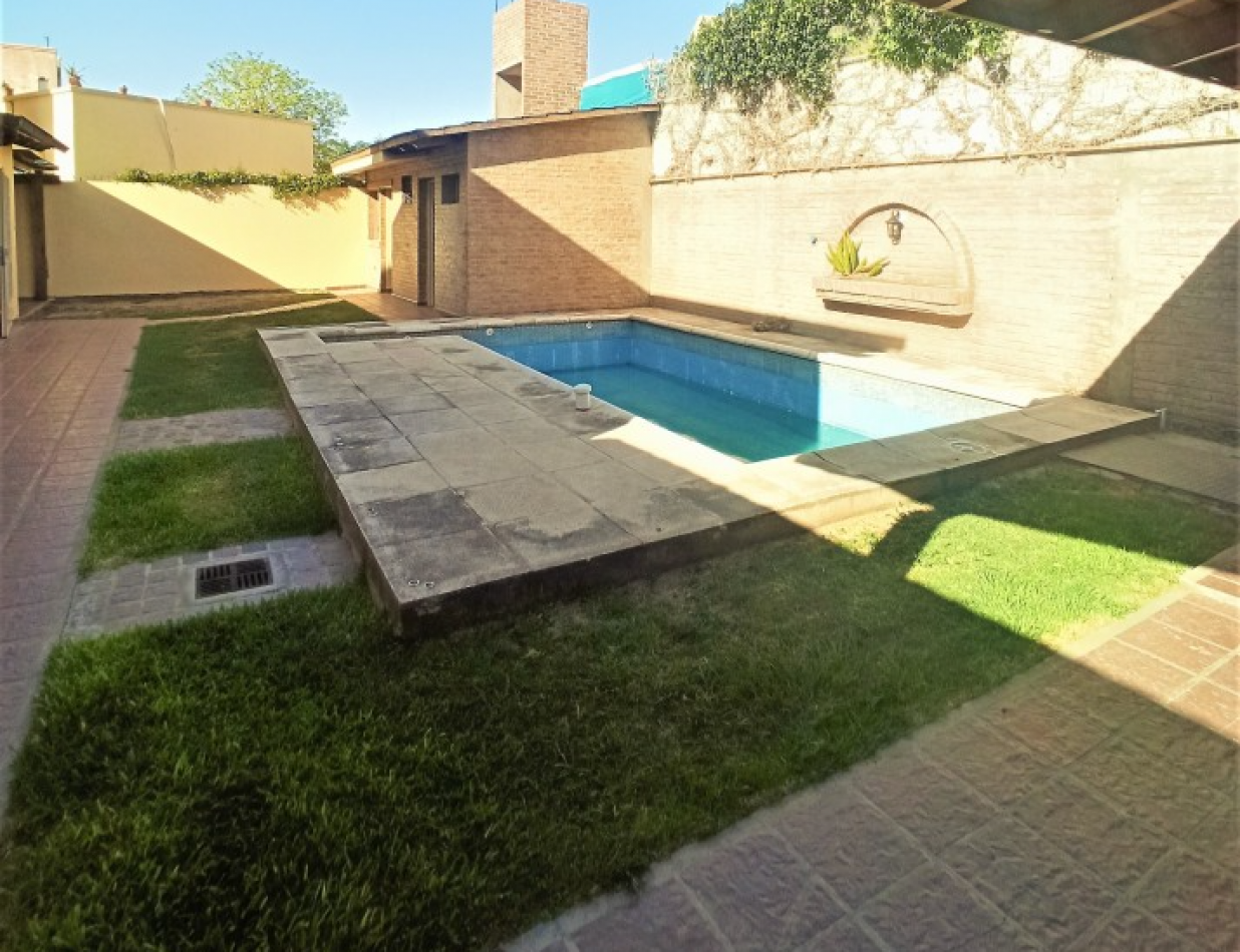 CASA 4 DORM | 360 m² | SEGURIDAD | TEJAS DEL SUR.