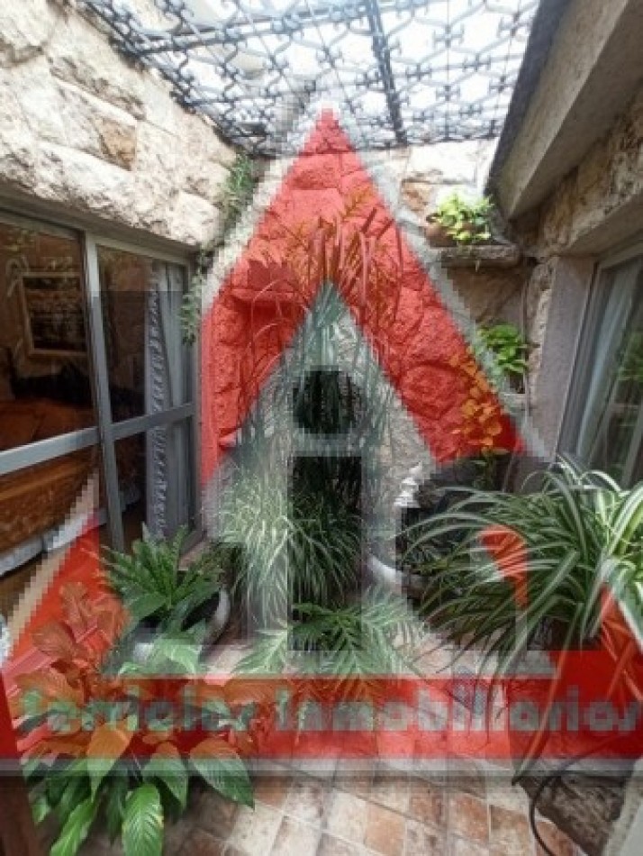 LOCAL COMERCIAL + CASA EN PLANTA ALTA