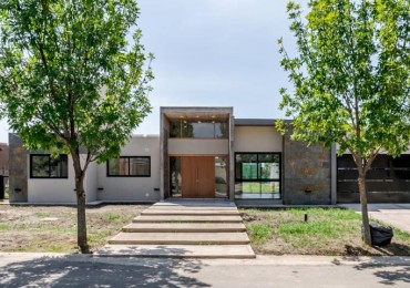 FINCAS 2- CASA LLAVE EN MANO CON PILETA- FRENTE A ESPACIO VERDE