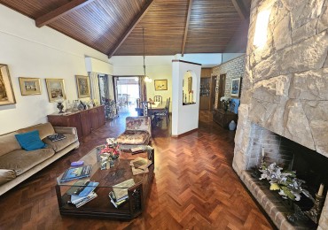 CASA USO COMERCIAL SOBRE AVENIDA  RICHIERI  / 561M2 TERRENO / 272m2 cubiertos
