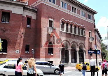 SEMIPISO FRENTE AL ARZOBISPADO CON COCHERA USD 149.000!!!